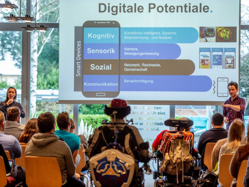Team presenting their accessible eLearning initiative at an Aktion Mensch event